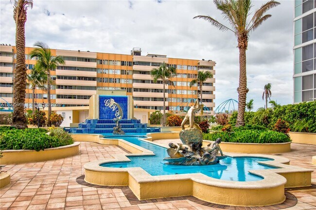 Foto del edificio - 7601 E Treasure Dr