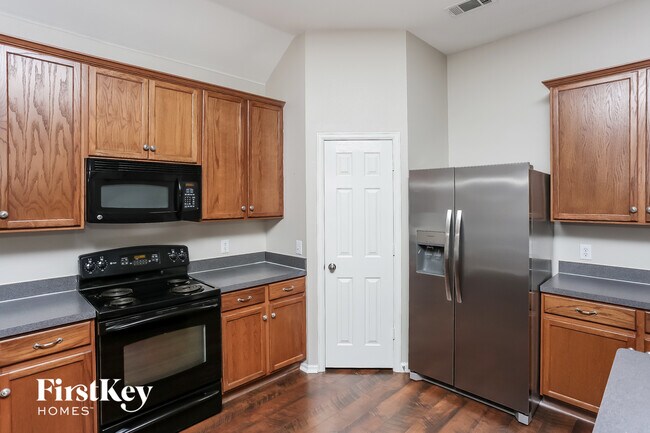 Building Photo - 2852 Maple Creek Dr