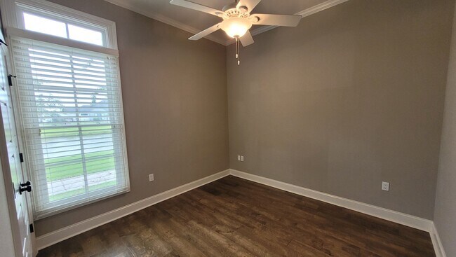 Building Photo - Beautiful 4 bedroom home on the lake!