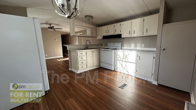 Foto del edificio - 745 State Rd S-39-204