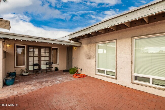 Foto del edificio - 12207 N 70th St