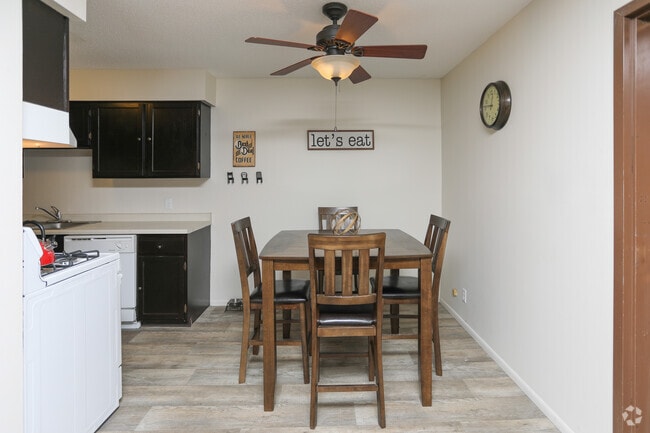 2BR, 1.5BA - 990 SF - Stone Grove Apartments