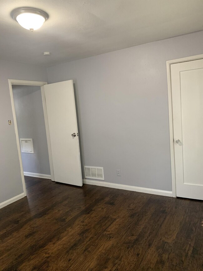 Building Photo - 224 Monica Dr