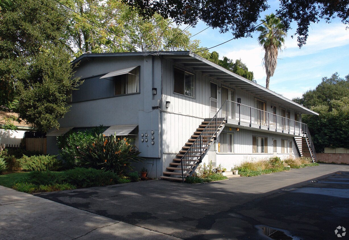 Primary Photo - 118 N Padre Juan Ave