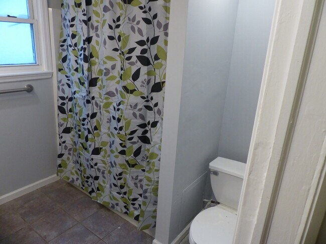 Building Photo - 906 E Minnesota St