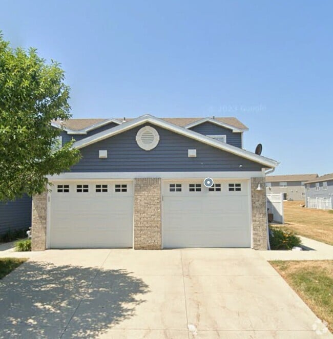 Building Photo - 510 Pointe Ct SW