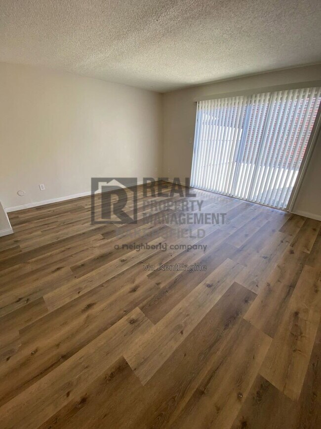 Building Photo - 2411 Olive St