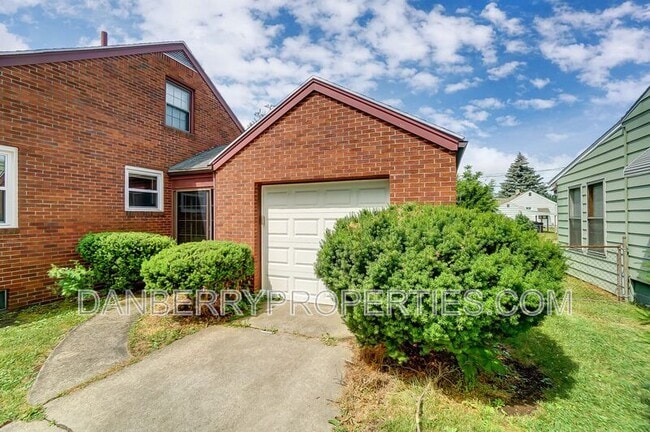 Building Photo - 347 Darrow Ave