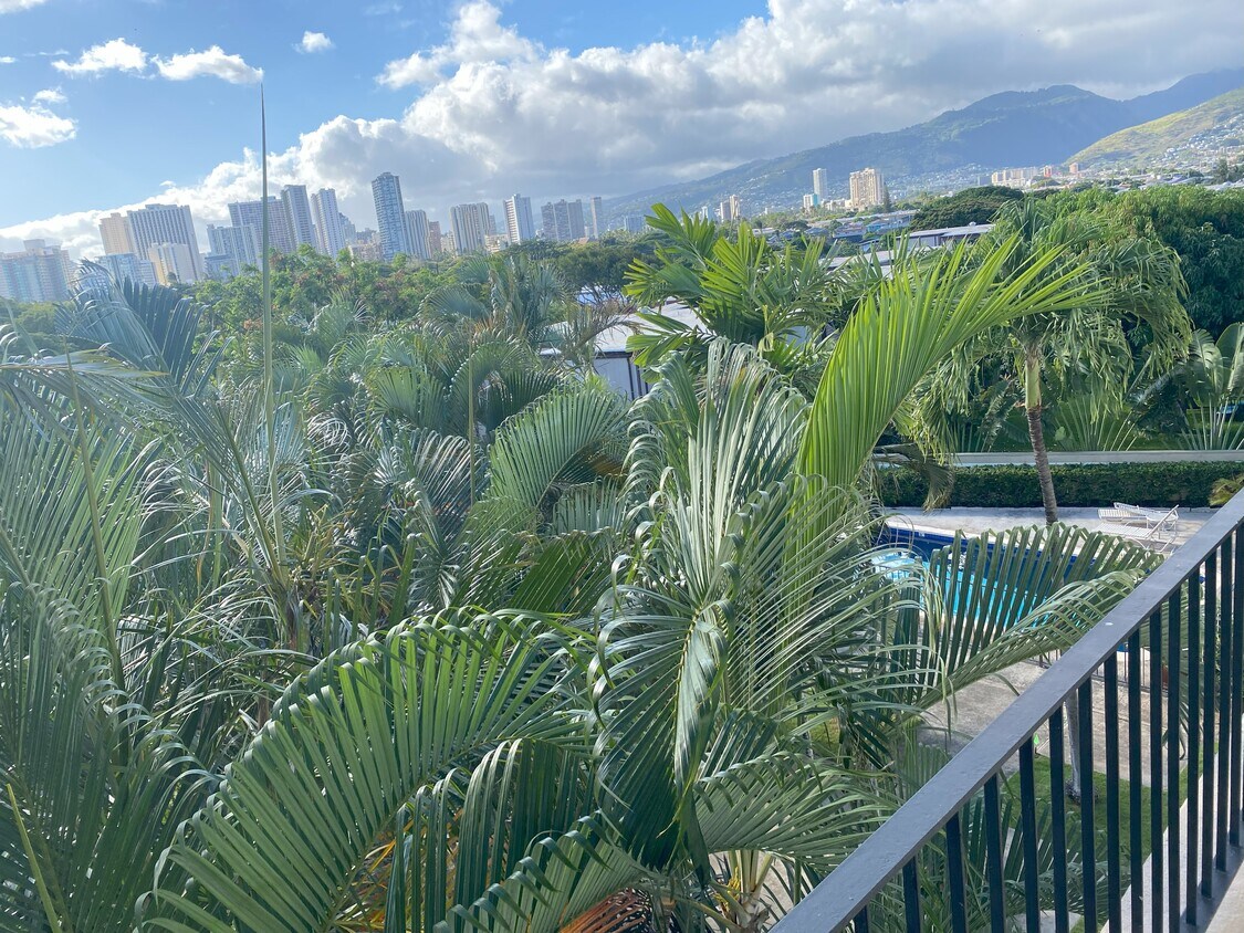 Ocean side (Patio) Lanai (Patio) - 3773 Kanaina Ave