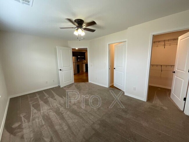 Foto del edificio - 408 Carson Way