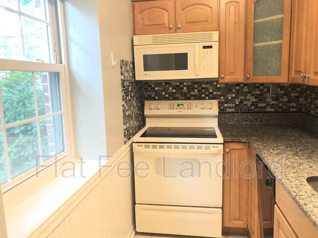 Building Photo - 1320 Fort Myer Dr