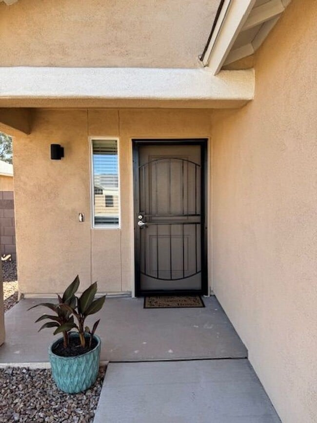 Building Photo - 2446 S Clovis Place-