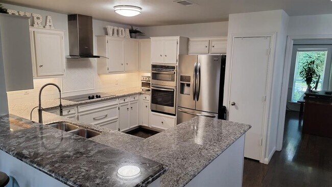 Building Photo - 2203 Bluebonnet Dr