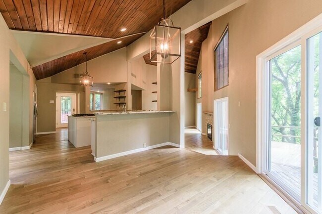 Building Photo - 4702 Dover Dr