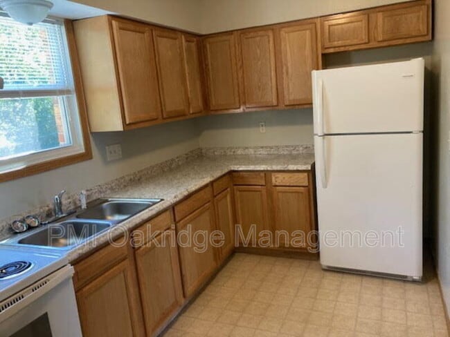 Building Photo - 1112 W Main St