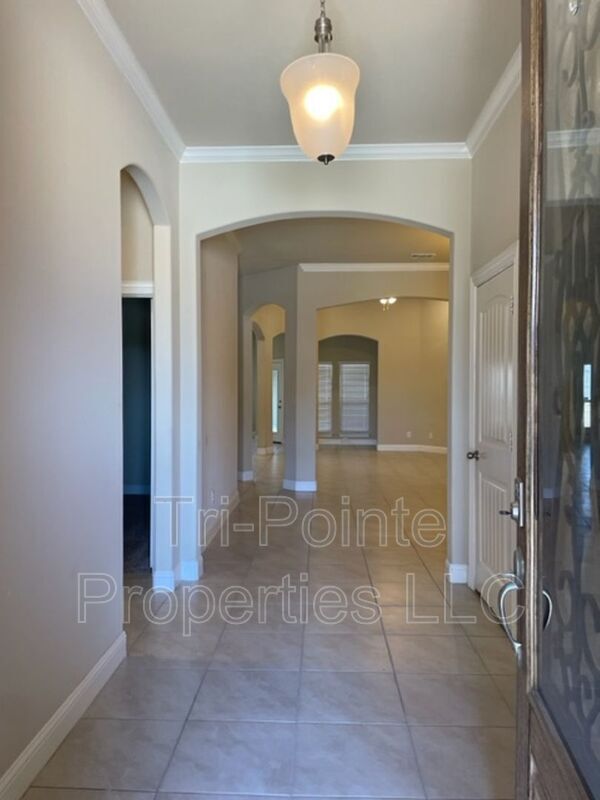 Building Photo - 549 Lake Bluff Ave