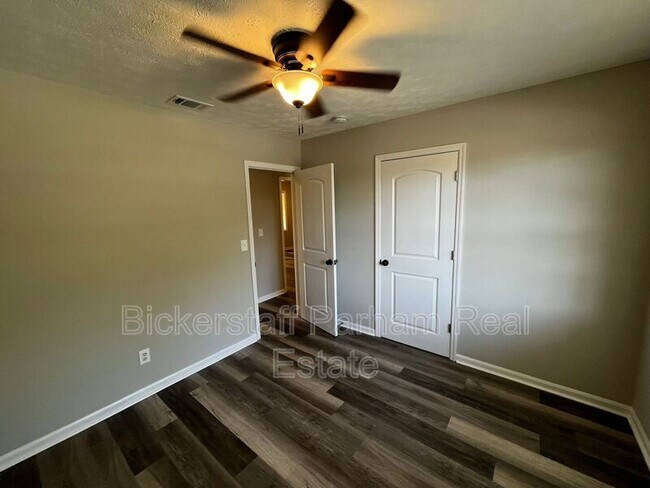 Building Photo - 2726 Vultee Dr