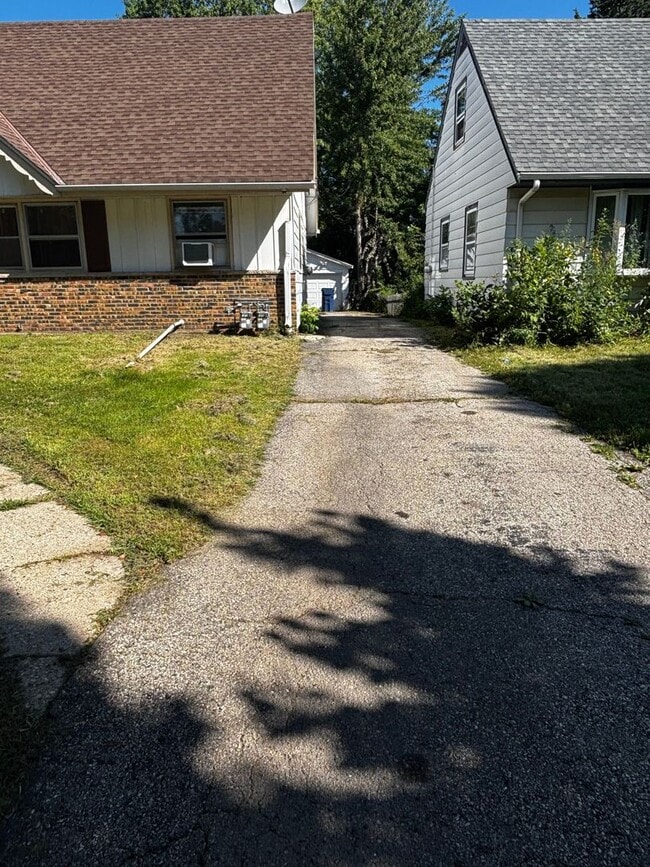 Building Photo - 4044 W Vera Ave