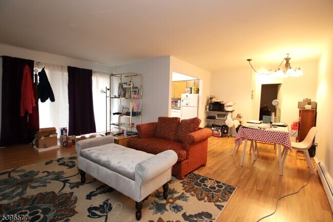 Foto del edificio - 527 Andria Ave