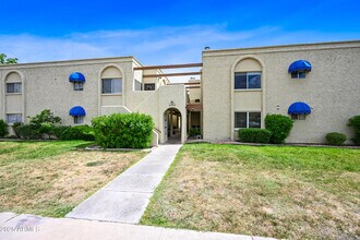 Building Photo - 6943 E Earll Dr