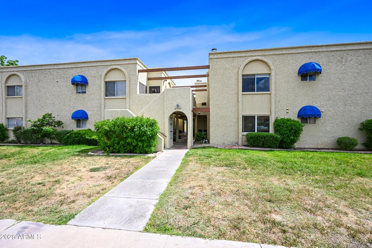 Primary Photo - 6943 E Earll Dr
