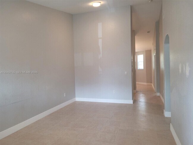 Foto del edificio - 1543 SE 25th St
