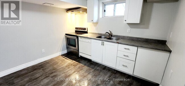 Photo du bâtiment - 417 Rossmount Ave