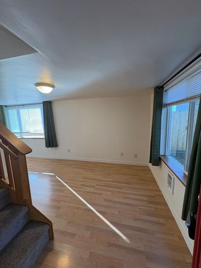 Building Photo - 550 Ray Ln