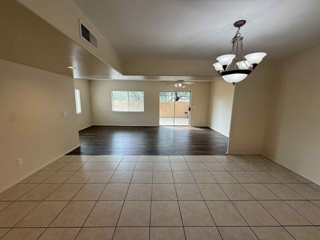 Foto del edificio - 500 N Forgeus Ave