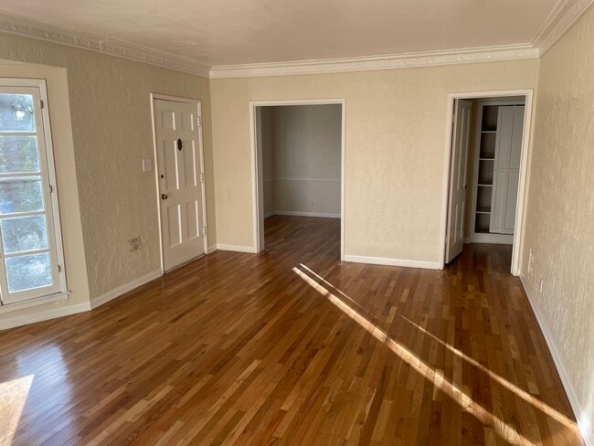 LVRM/DININGRM/HALL - 7427 1/2 Hollywood Blvd
