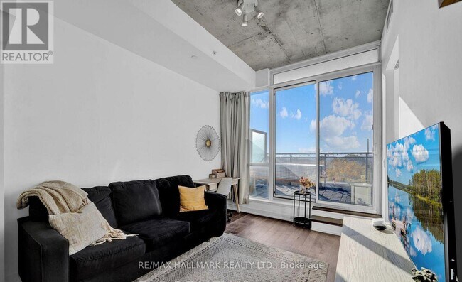 Photo du bâtiment - 1238 Dundas St E