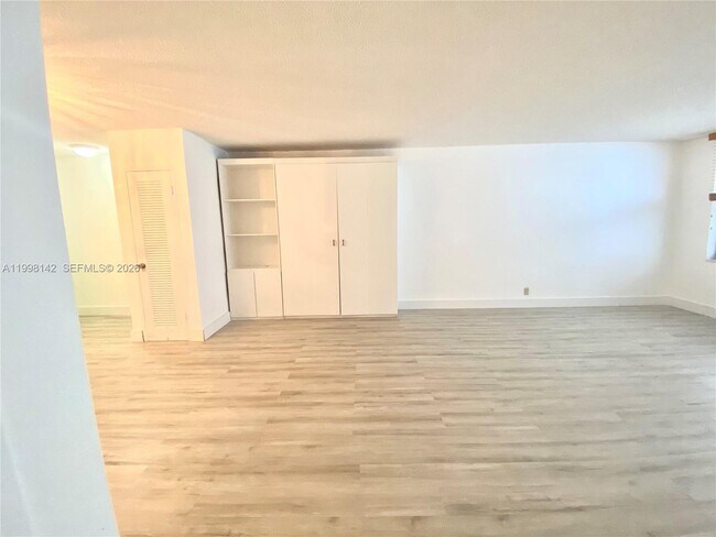 Foto del edificio - 9225 Collins Ave