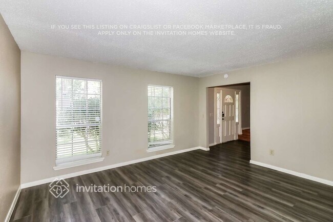 Foto del edificio - 16011 Sweetwater Creek Dr