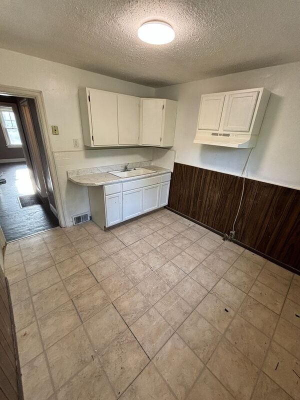 Building Photo - 5339 Fletcher St