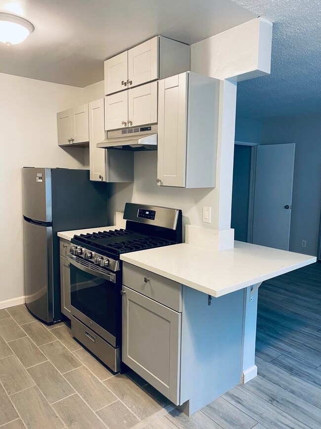 Interior Photo - 1626 Barry Ave