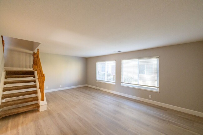 Foto del edificio - Spacious 4 bedroom home in Union City with...