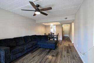 Foto del edificio - 209 W Miracle Strip Pkwy