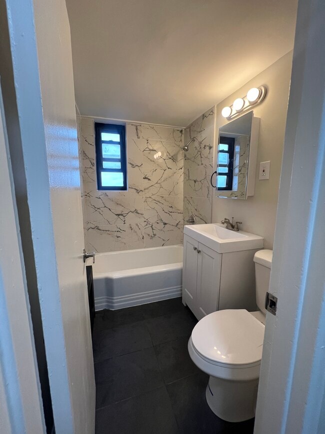 Building Photo - 125 Washington St