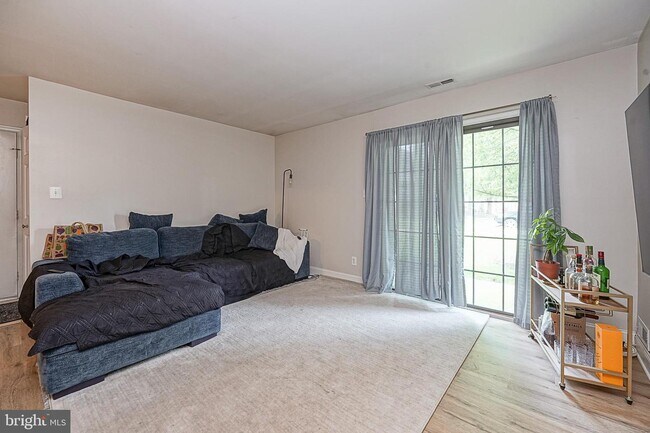 Foto del edificio - 193 Collin Ct