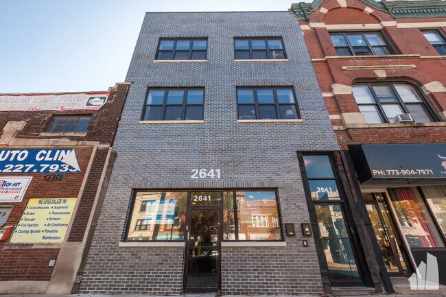 Foto del edificio - 2641 W Division St