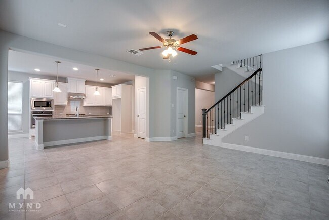 Foto del edificio - 120 Knight of Realm Blvd