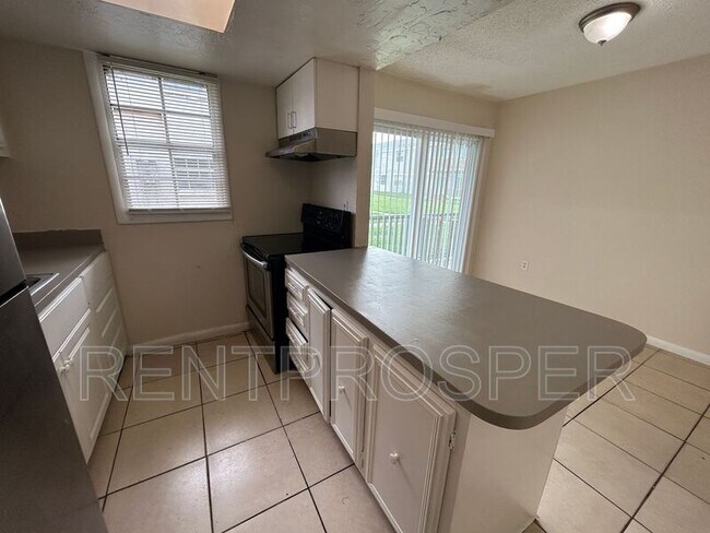 Foto del edificio - 2777 L B McLeod Rd