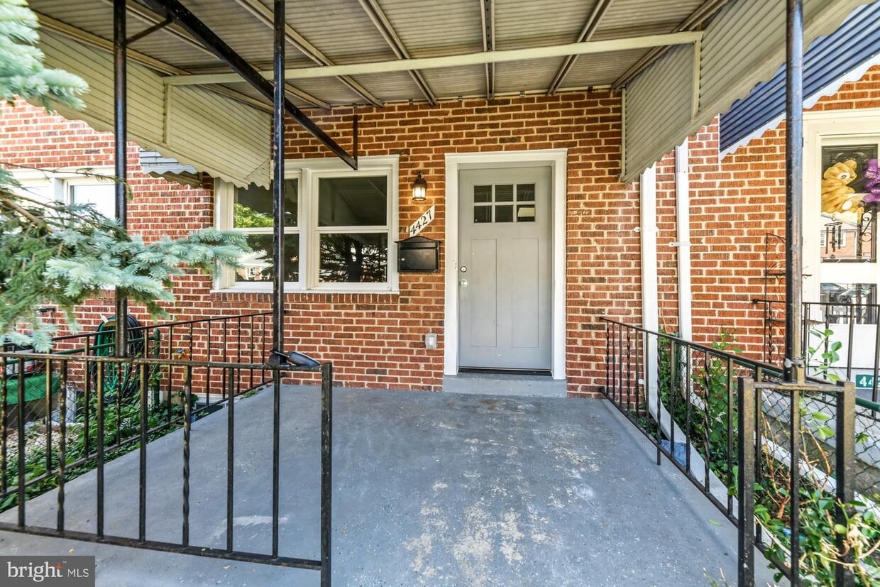 4427 Scotia Rd, Halethorpe, MD 21227 Townhome Rentals in Halethorpe