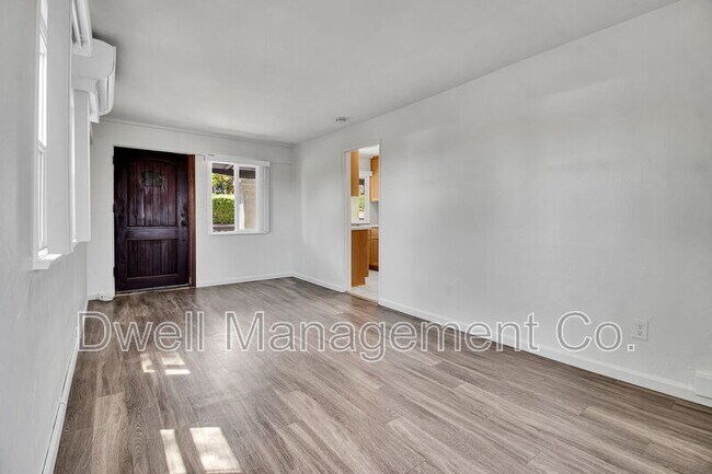 Foto del edificio - 8114 Fairview Ave