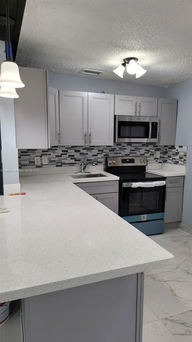 Foto del edificio - 935 W 5th St