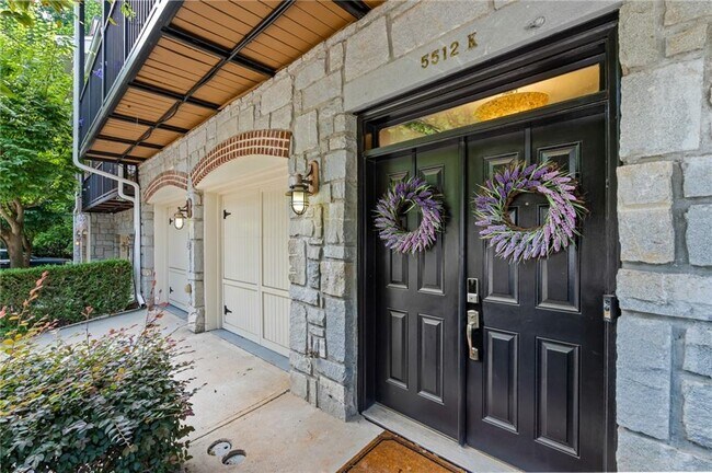 Foto del edificio - 5512 Glenridge Dr