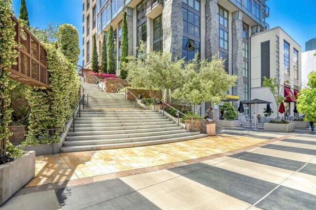 Foto del edificio - 645 Front St