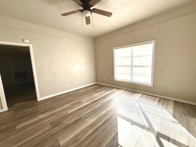 Foto del edificio - 422 D St SE