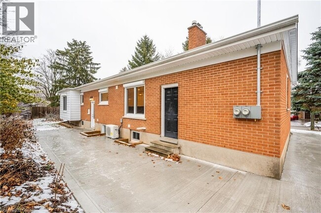 Building Photo - 348 Forest Hill Dr
