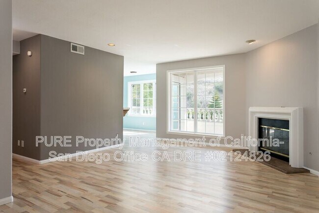 Building Photo - 2840 Torrey Pines Rd